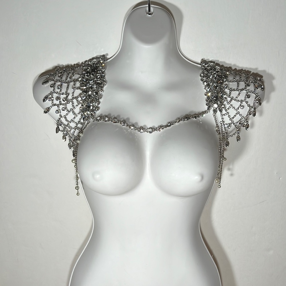 Crystal shoulder jewelry